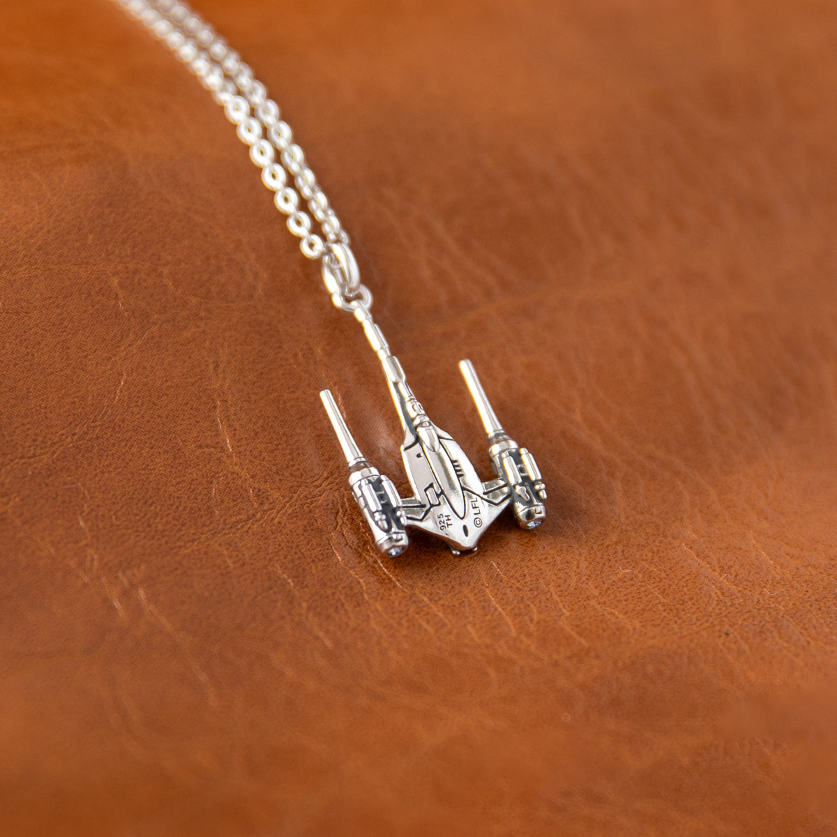 The STAR WARS x RockLove collector's box for jewelry.